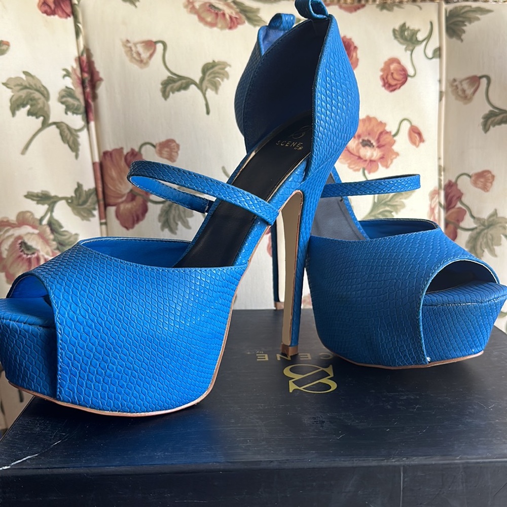 Blue Textured Heels - Picture 3 of 4